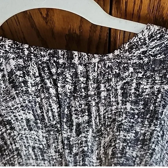 Vince silk dolman sleeve top in black and white - Picture 7 of 10